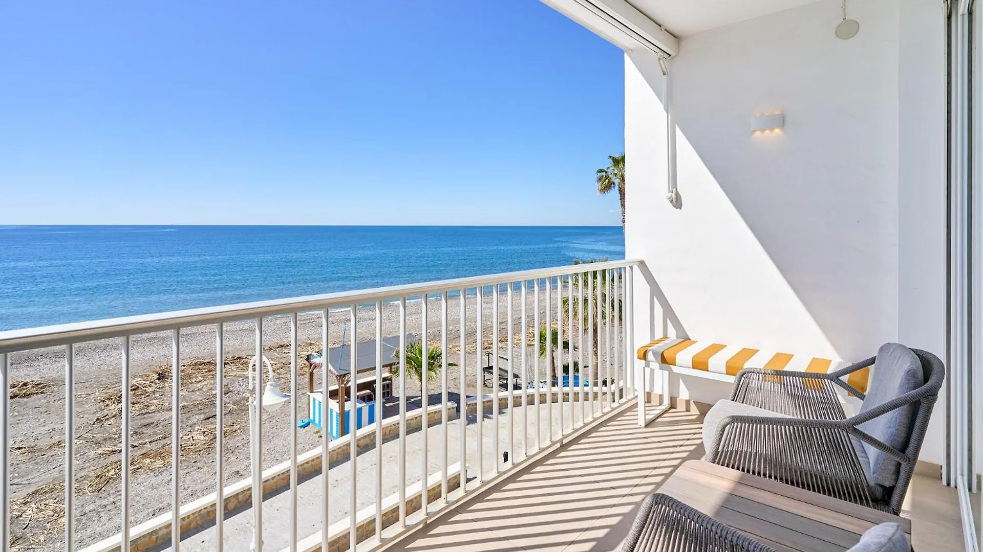 Seafront Apartment Algarrobo Costa 0*,
