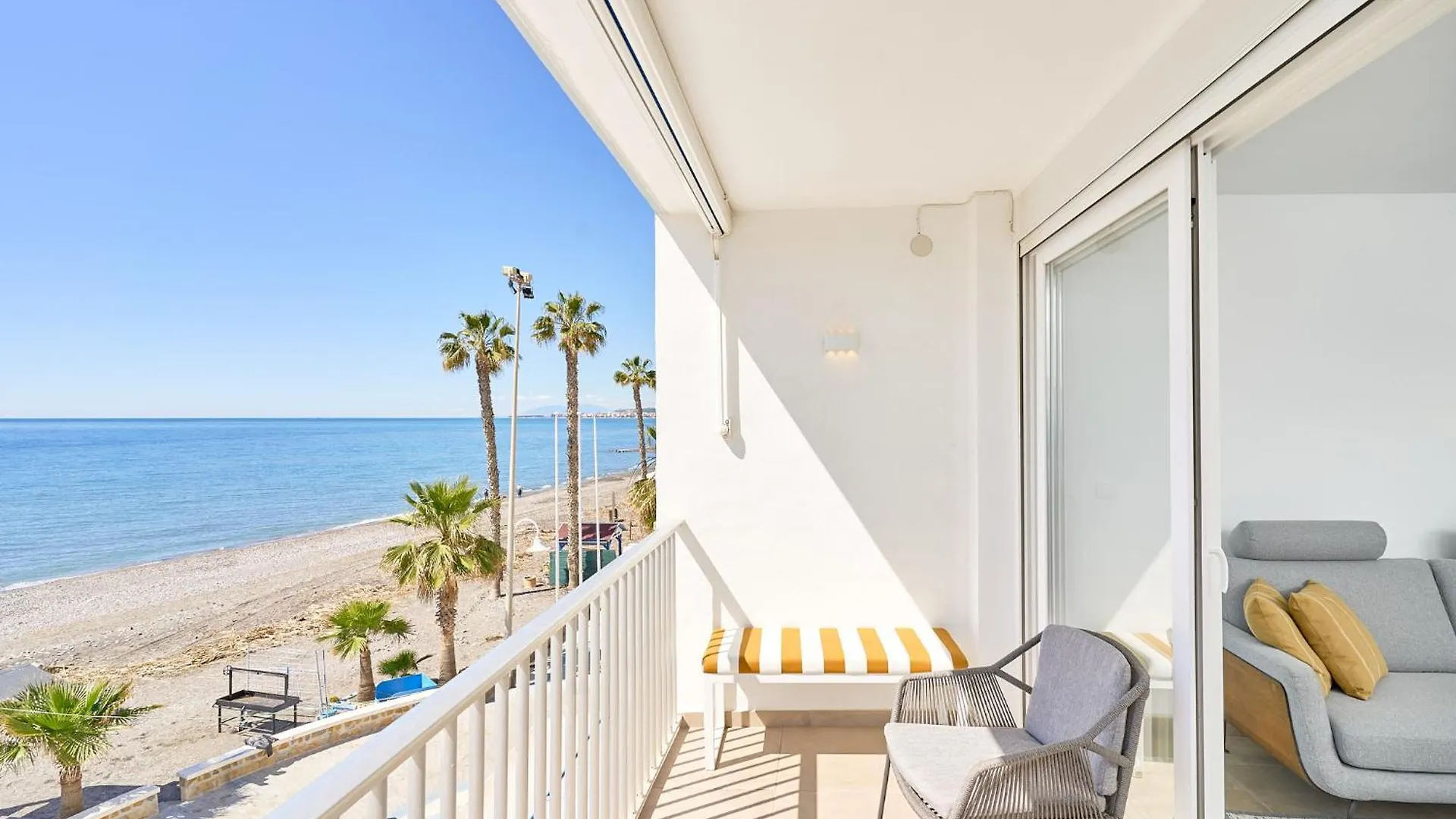 Seafront Apartment Algarrobo Costa