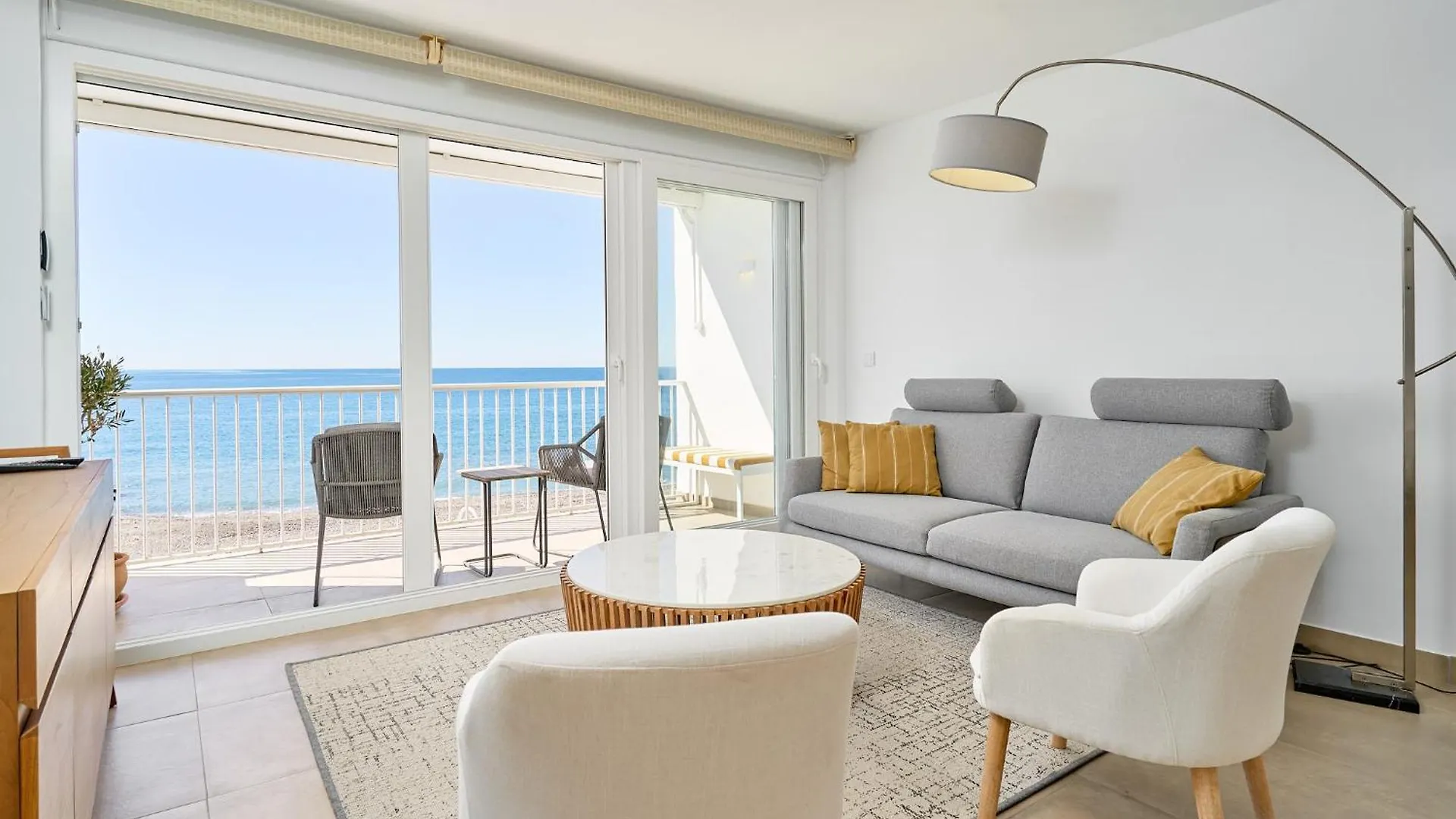Seafront Apartment Algarrobo Costa